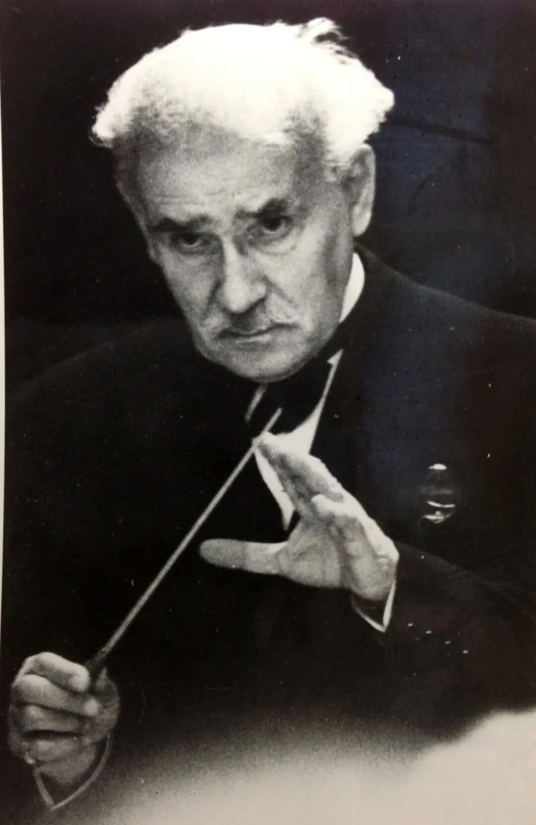 AI机器人，开始抢指挥家饭碗了？