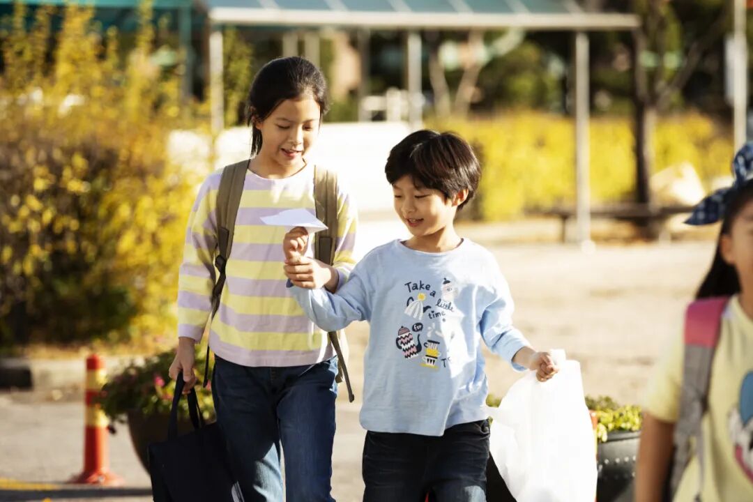 大人的过错，孩子来受