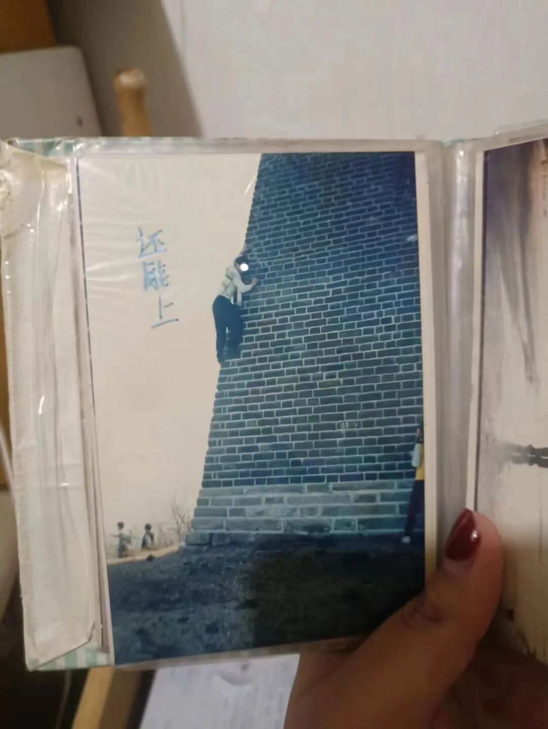 电子爸妈爆火流着泪长大的女孩何其多