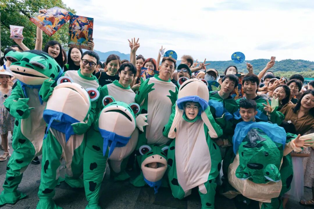 大鹏，够拼命的