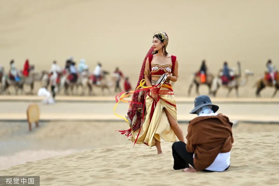 敦煌公主，排满沙漠