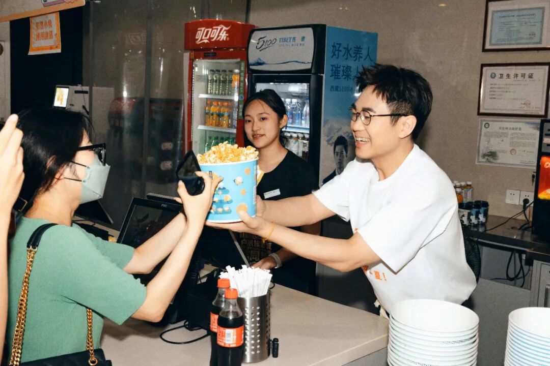 大鹏，够拼命的