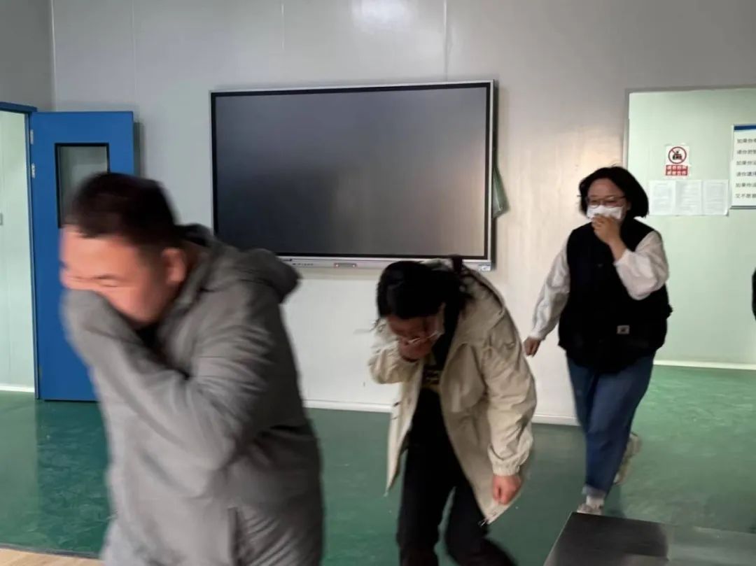 疏散人员.jpg