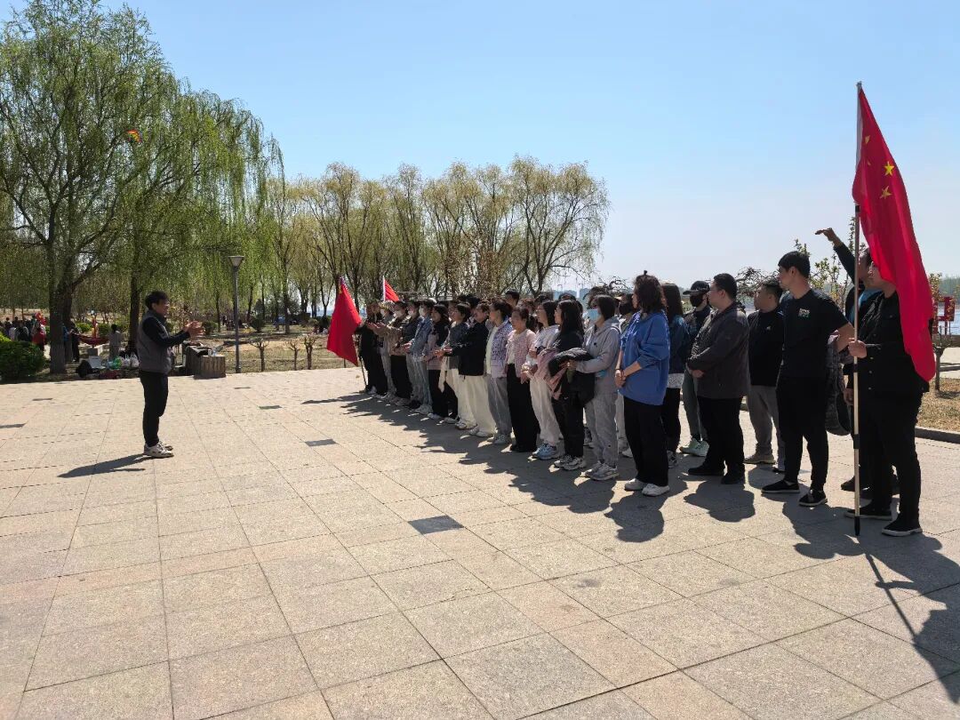 刘方勇讲话合影.jpg