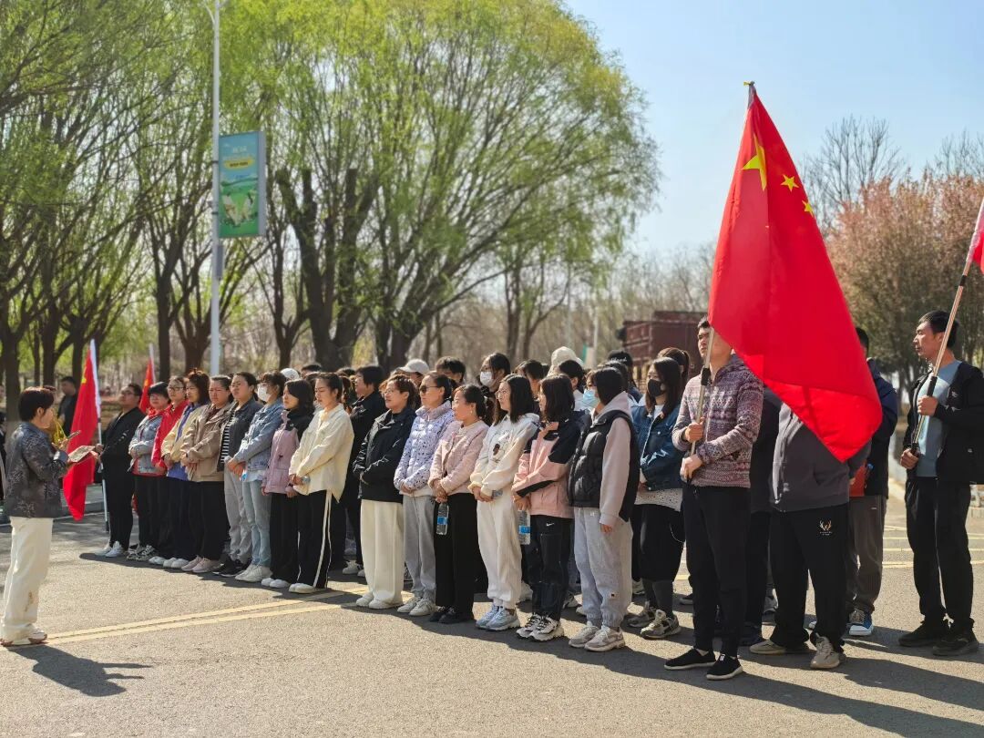 李总讲话合影.jpg