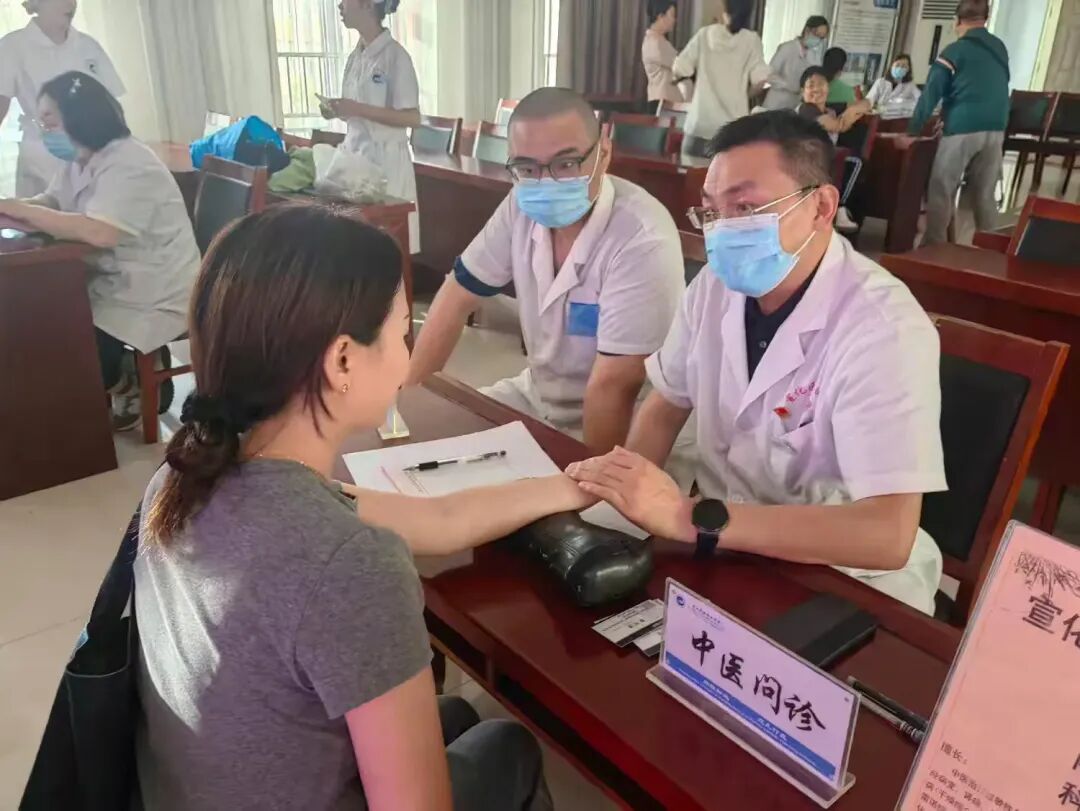 杏林送暖，感念师恩——宣化科技职业学院教师节开展中医义诊进校园活动