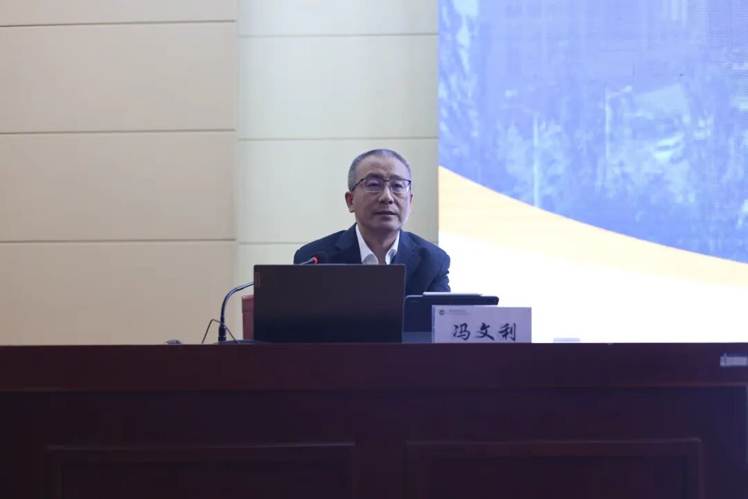 学院党委冯文利书记为2025级新生讲授“开学第一课”