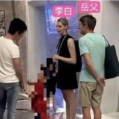 撒贝宁一家回加拿大探亲,“洋媳妇”李白家世显赫,丈母娘一句话让小撒脸红到脖子.