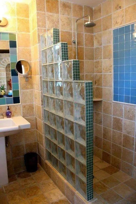 廁所隔絕不要千篇一律，做成階梯式掏個壁龕，實用性多10倍！ 家居 第6張