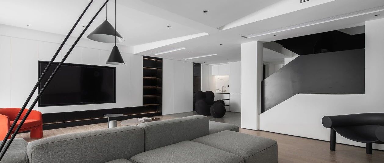 全屋收纳翻倍！这个黑白分明的Loft阳光房，温暖又不失设计感