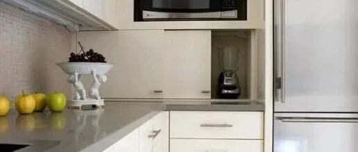 厨房收纳总是不够用，吊柜和地柜之间装个门，白白多个储物柜