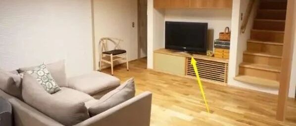 空调别挂墙上了，学着把空调塞进卡座，节省空间还更加凉爽