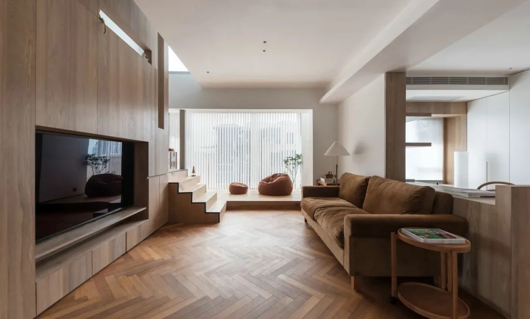 一个人住220m²复式家：精致原木风+留白，这不就是懒人的最爱吗！