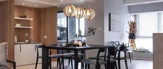 几百万买的房子，老婆装修不装电视墙，衣帽间在餐厅旁边，搞不懂