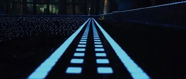 老爸在家装条“星光大道”，天一黑石子就发光，持续8小时不会暗