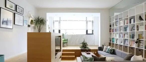 买房买了个尴尬户型，90后美女在客厅中央挖个坑，瞬间完美逆袭