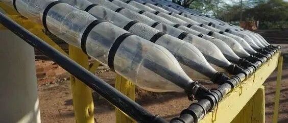 这什么隔热奇葩招数？朋友囤塑料瓶要往屋顶铺，室内温度能降10℃