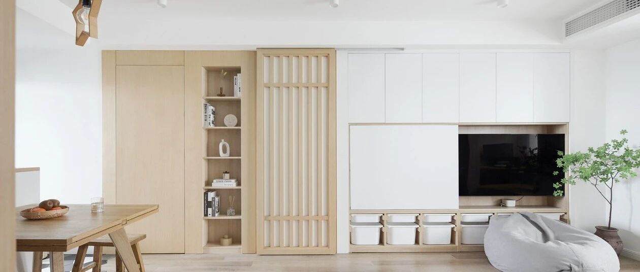 不要沙发、不要茶几：这个老破小的高能客厅，颜值收纳都翻倍！