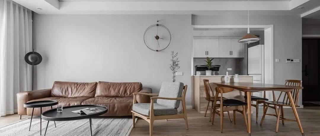 城市里的物与森：她家用原木色+焦糖色，营造别样的幸福感！