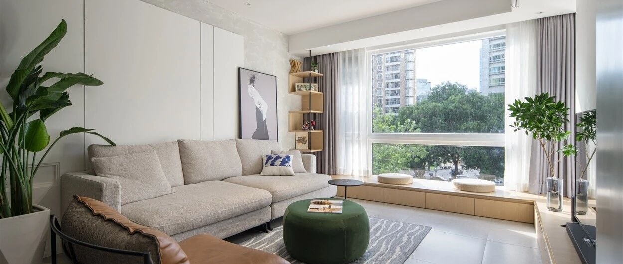 122m²一人居、超通透、阳光房：砸出一面墙的原木家，羡慕了！