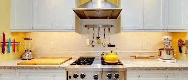 还在嫌厨房东西放不下？我家地柜留空一格，方便好用收纳空间翻倍