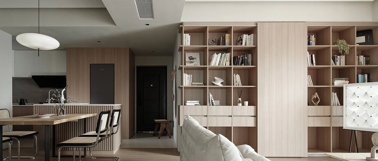 清水泥+木饰面：三居变两居造出迂回动线，真正的独居生活！