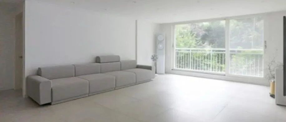 90后美女崇尚低欲望生活，118㎡家没几件家具，却住得很舒服