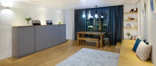 这家人崇尚低欲望生活，98㎡家不摆沙发和大床，全家空空超舒服