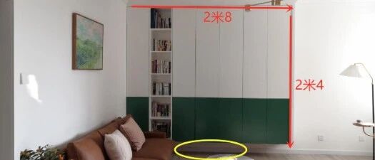 客厅收纳太少，不如打个2.8米长的悬空挂柜，直接多出3倍收纳