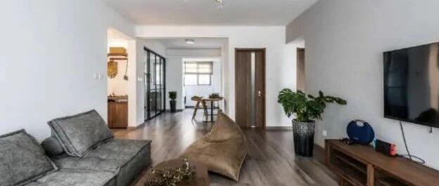 天津姑娘独居10年，130㎡房装修到最简约，一个人住的都上瘾