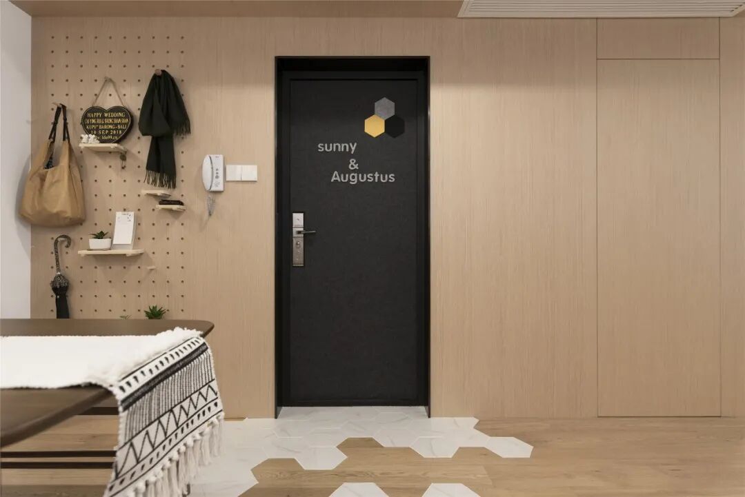 真正的生活家：隱形門「逆襲」的原木風小宅，氛圍感拿捏了! - 中國熱點