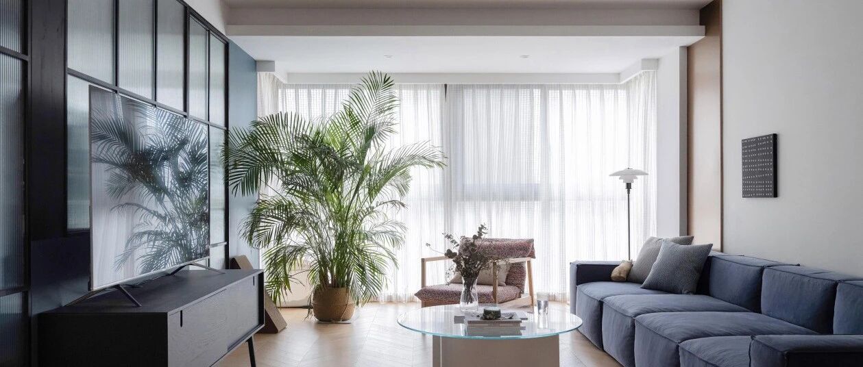 当代恩爱夫妻：多配色组合+多材质复合，让这个家充满了生命力