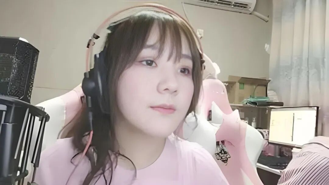 知名游戏女主播一条小团团停播一年后以新身份复播，调侃自称刑满释放，一句话警示所有人！