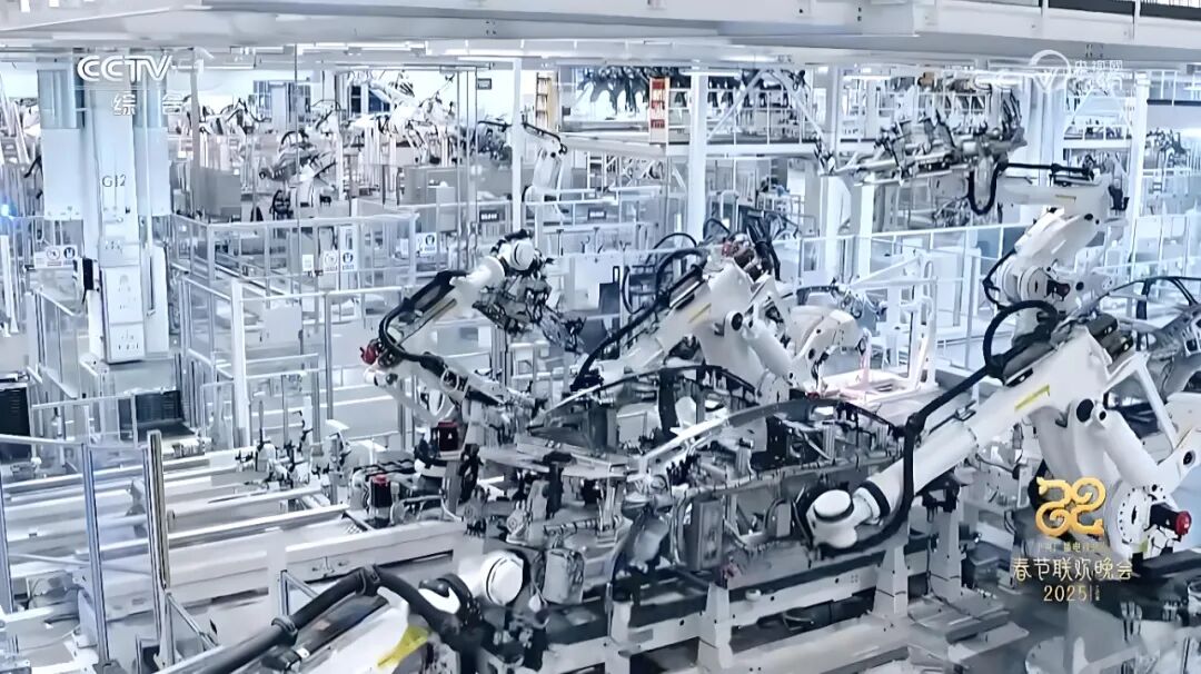 一年涨粉2500万的雷军，用两座小米工厂打脸喷子，成了春节期间的“销冠”！