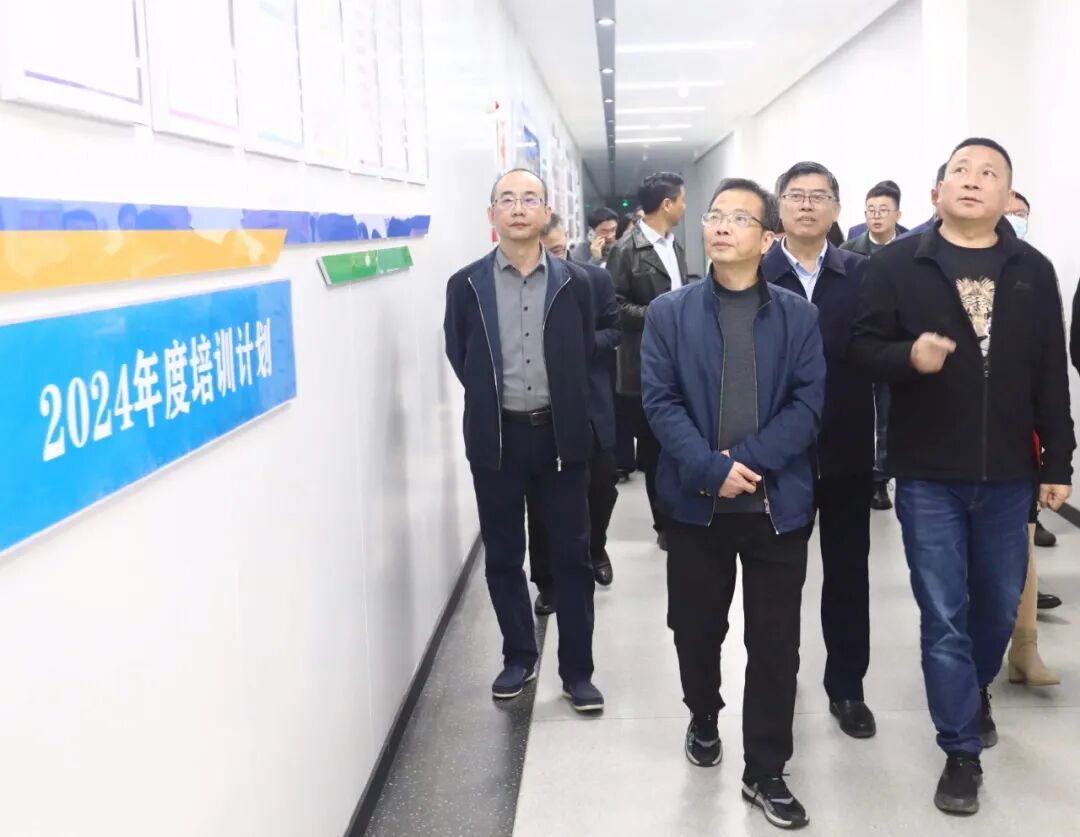 省委政研室副主任李卫东来我区调研促进高校毕业生就业工作