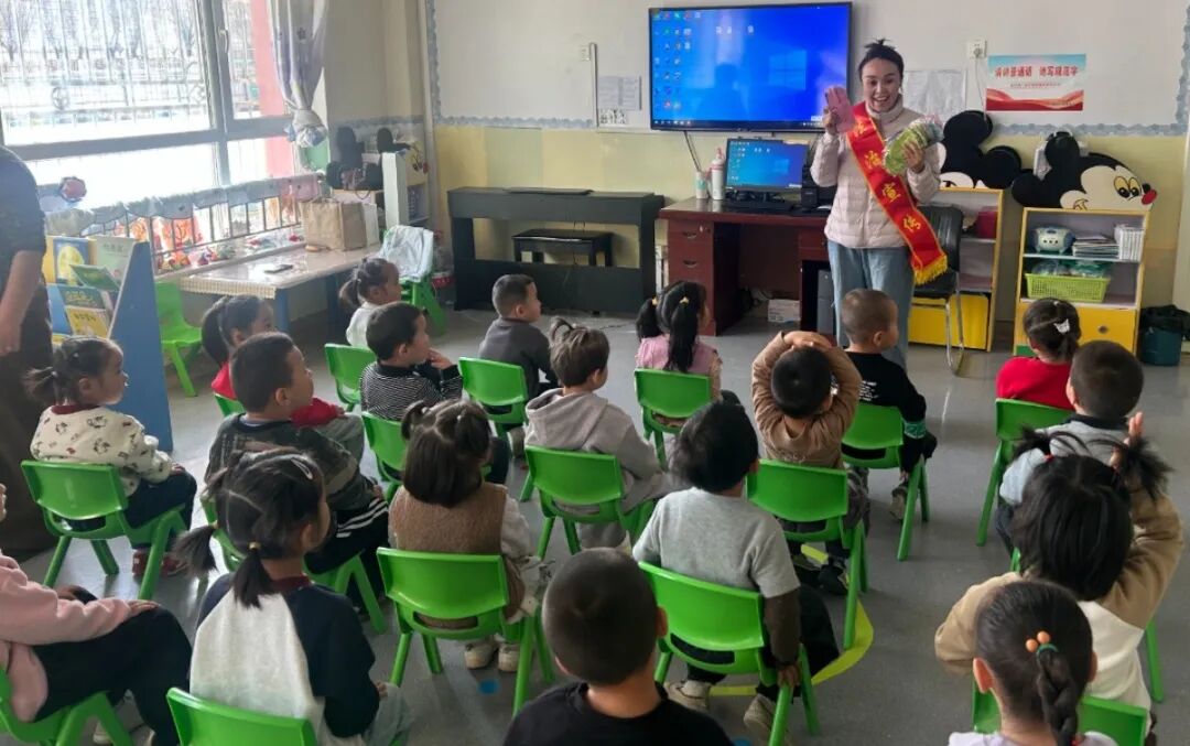 博乐市九中禁毒宣传1 (4).jpg