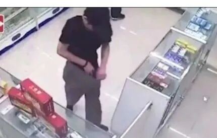 男子去药店买伟哥，凭多年经验发现药不对，一口气买了60盒并向药店索赔8万元，被拒后告上法庭。法院判了！