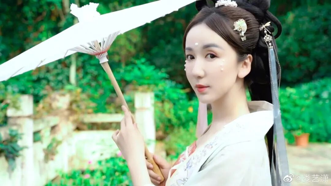 【明星】从16岁国民甜妹到“整容怪物”？她这妈生美貌算是毁了（组图） - 34