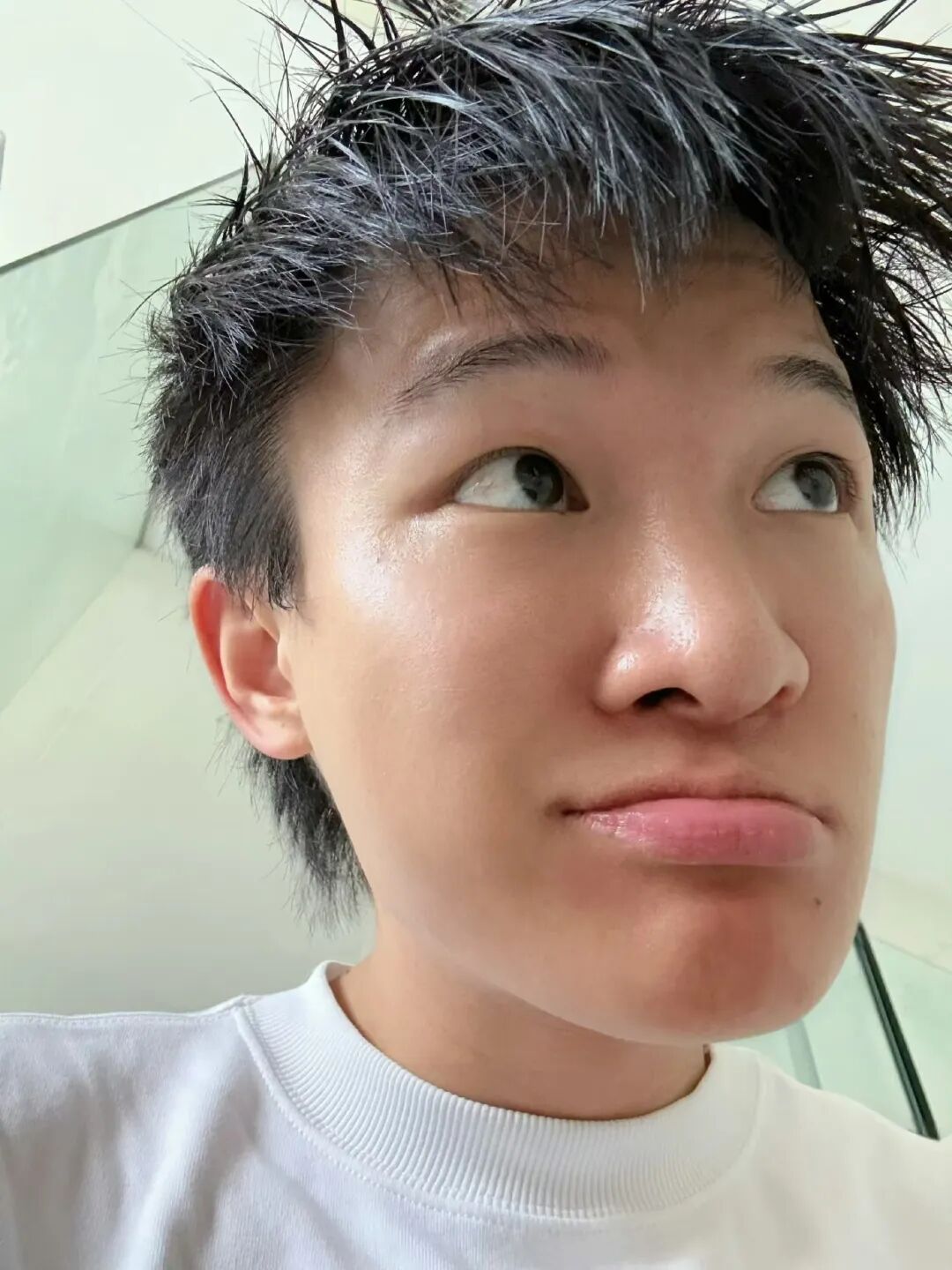 周深自曝被锁厕所错过航班，