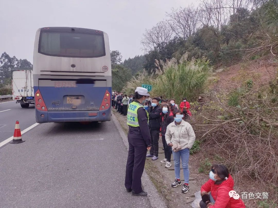 百色公安交警战线上的“铿锵玫瑰” 百色,公安,公安交警,交警,警战