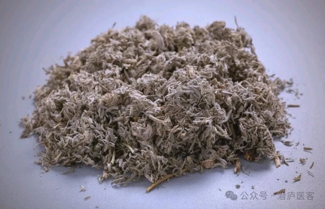 茵陈蒿汤：治疗额头汗出，一吃饭就出汗