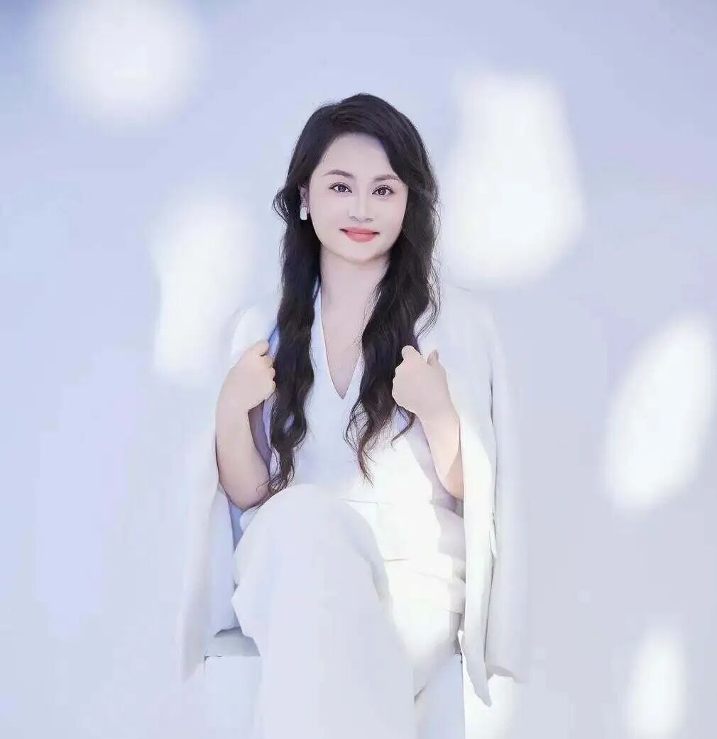 黄娜律师