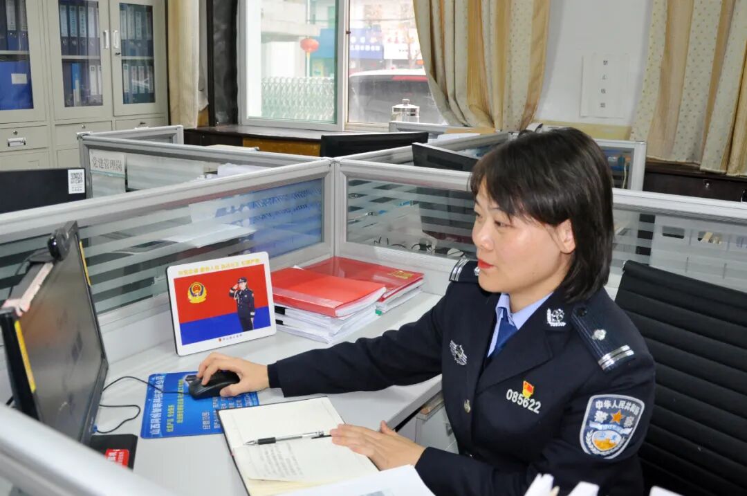 2008年参加公安工作,先后从事网络舆情巡查,指挥员及治安文职工作岗位