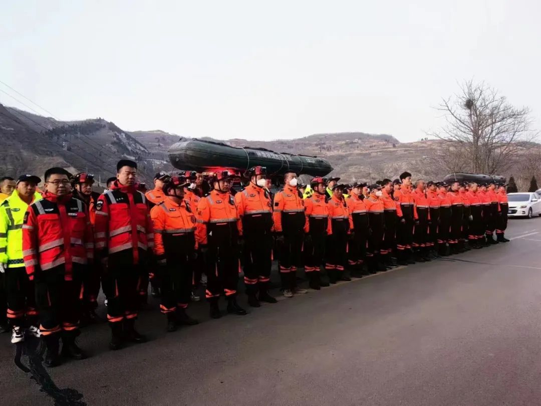 洛阳市红十字神鹰救援队参与三门峡大坝游客落水救援任务