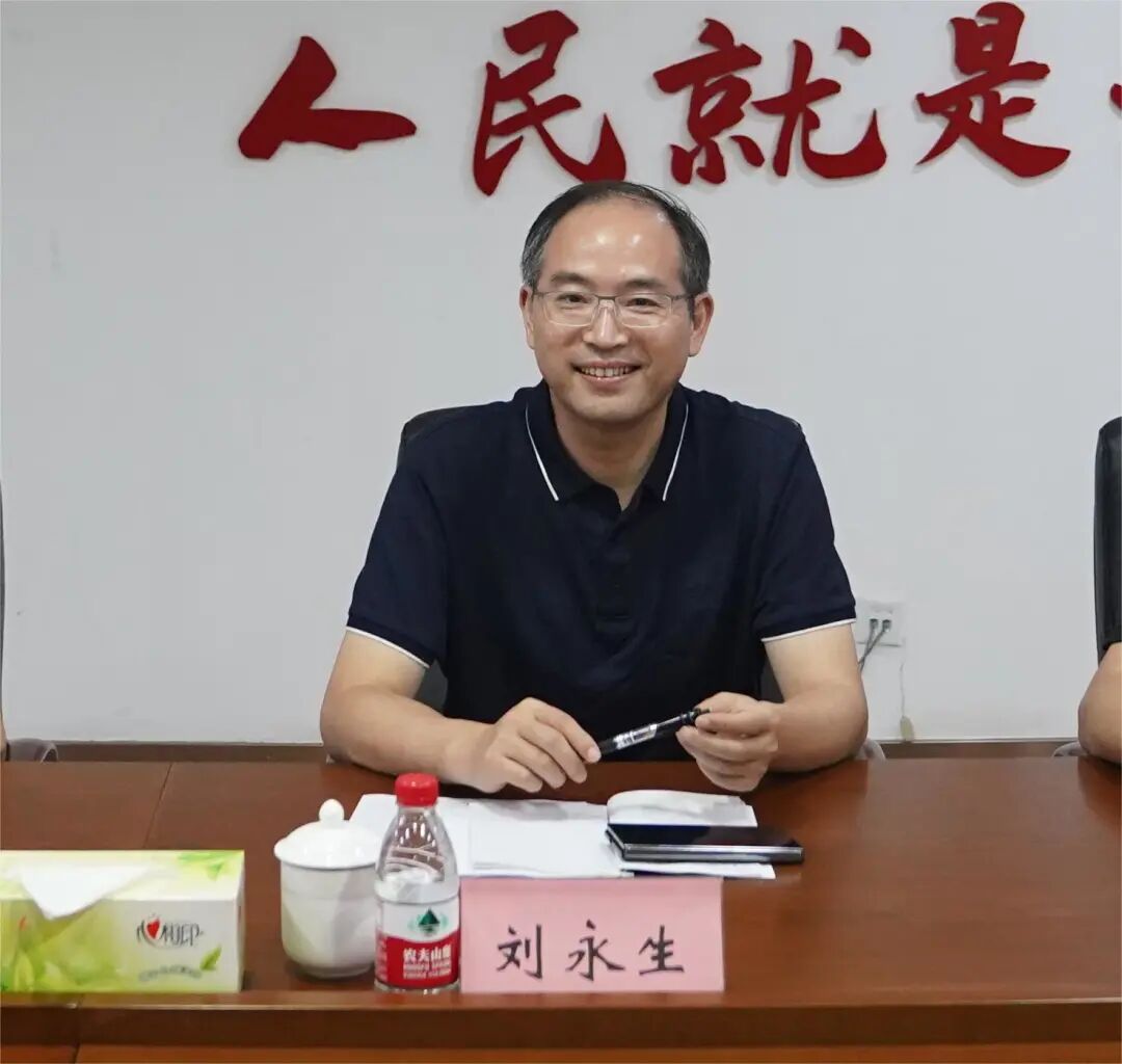 重庆医药高等专科学校校长刘永生与永川区人民医院开展教学交流