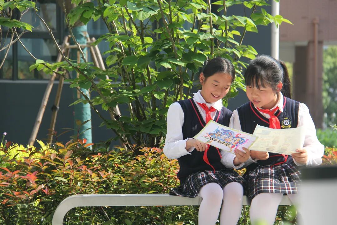 开展"我是小小朗诵者"主题读书活动图| 永红路小学开展"书香润泽心灵