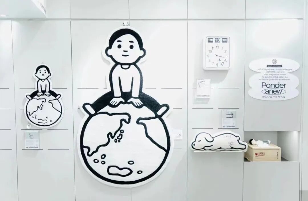 mo lifestyle店里各种周边货都很齐全,t恤,靠枕,文具,摆件,以「ponder