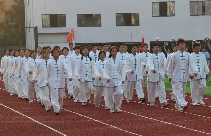 意气风发露锋芒激情飞扬当自强宜春一中第81届田径运动会隆重开幕