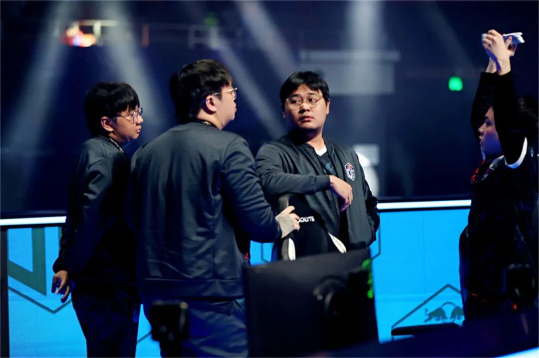 BLAST现场直击：TI双冠C力挺雕哥！MidOne为何消失那么久？是谁在怀念老迹？