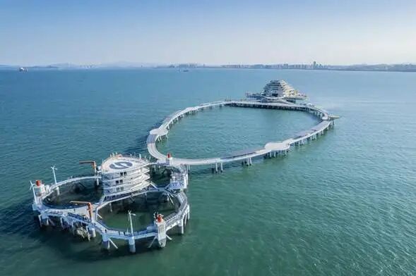全国首座装备休闲型海洋牧场综合体“耕海1号”